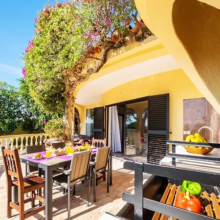 Villa For 8 People With Garden * Albufeira