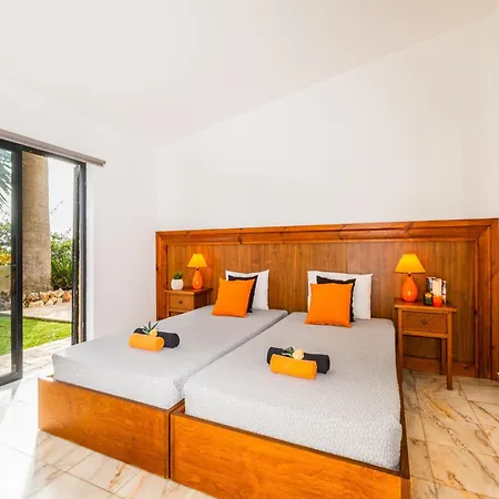 Villa For 8 People With Garden Villa