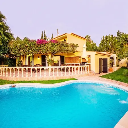 Villa For 8 People With Garden
