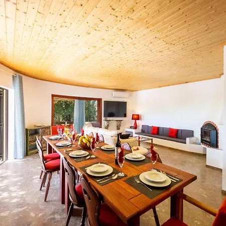 Villa For 8 People With Garden Villa