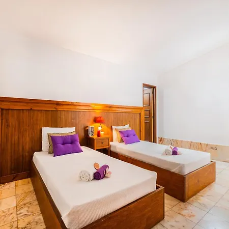 Villa For 8 People With Garden Villa
