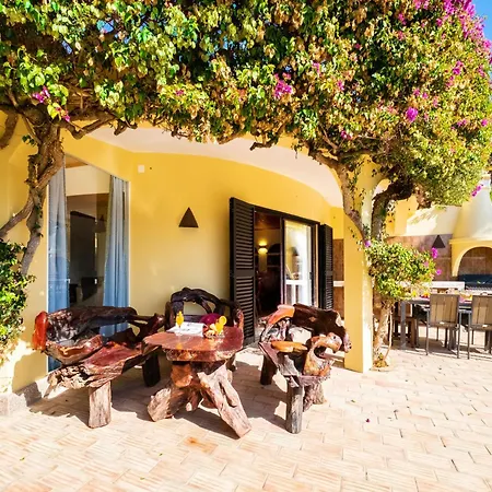 Villa For 8 People With Garden