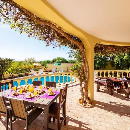 Villa Villa For 8 People With Garden *