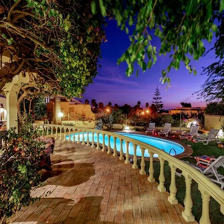 Villa For 8 People With Garden Villa Albufeira