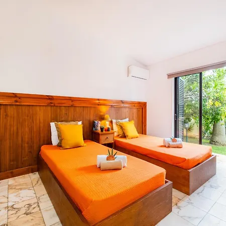 Villa For 8 People With Garden * Albufeira