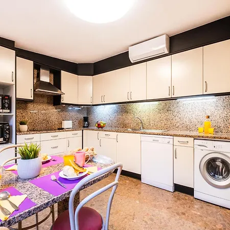 Villa For 8 People With Garden